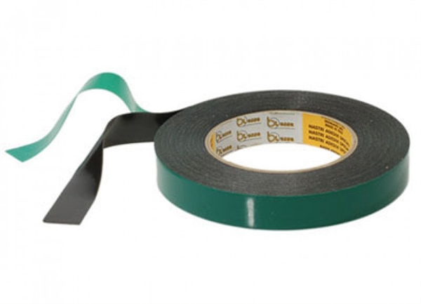 DOBBELT KLÆBENDE SKUMTAPE 20MM X 10M