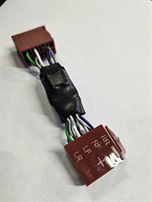 FORSTÆRKER ADAPTER TIL BILMODELLER MED HØJTTALER DIAGNOSE ISO/T-KABEL